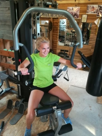 Fitnesa, spēka trīscīņas attīstība