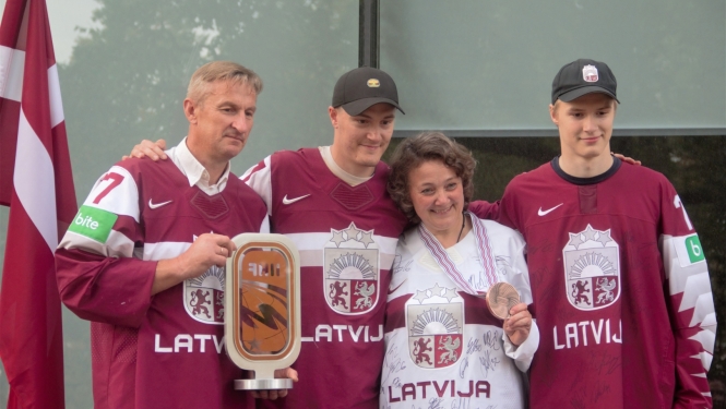 Uldis Zīle, Kristaps Zīle, Kristīne Zīle, Zigmārs Zīle