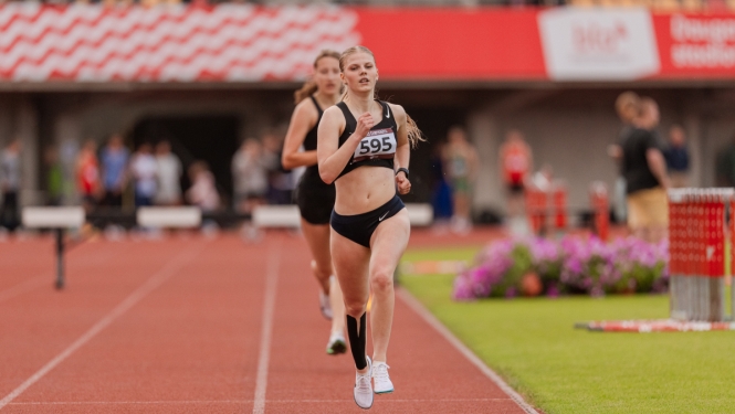 Laura Ozola - Latvijas U-20 čempione 300 metru kavēkļu skrējienā. Foto: Guntis Bērziņš, LVS