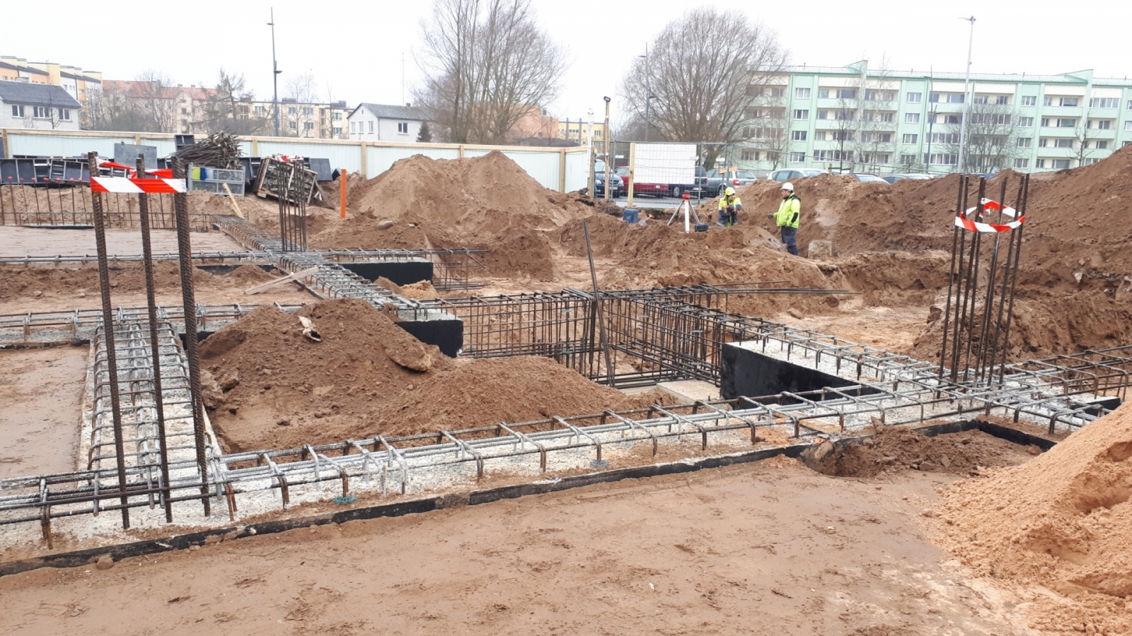 Ādažu sākumskolas 3.kārtai pabeigti zemes darbi un uzsākta 1.stāva izbūve