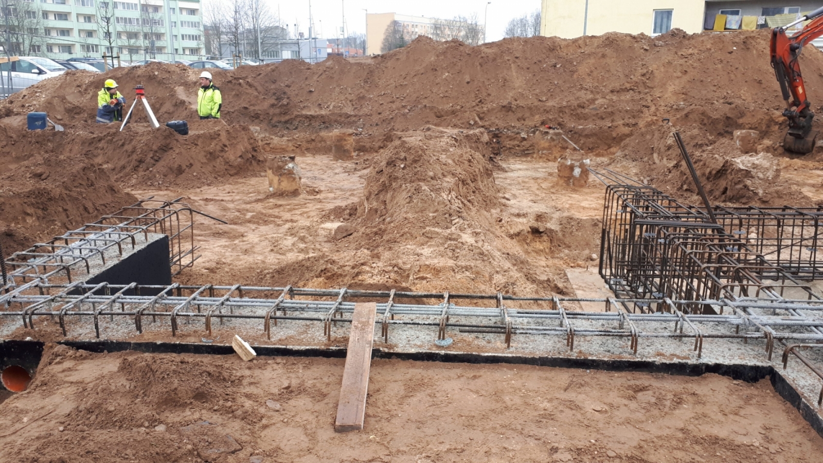 Ādažu sākumskolas 3.kārtai pabeigti zemes darbi un uzsākta 1.stāva izbūve
