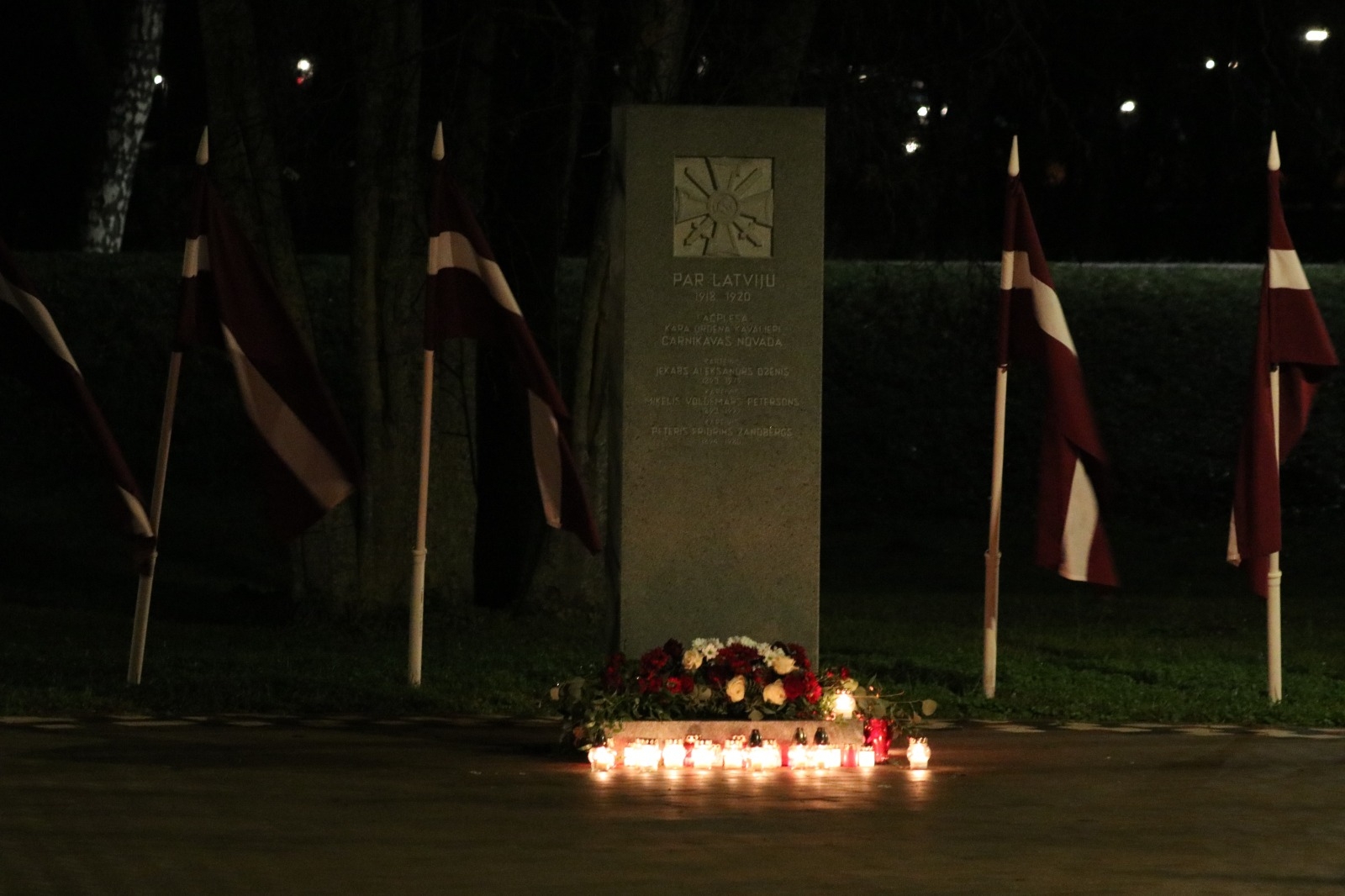 FOTO: Novads rotājas svētku rotās