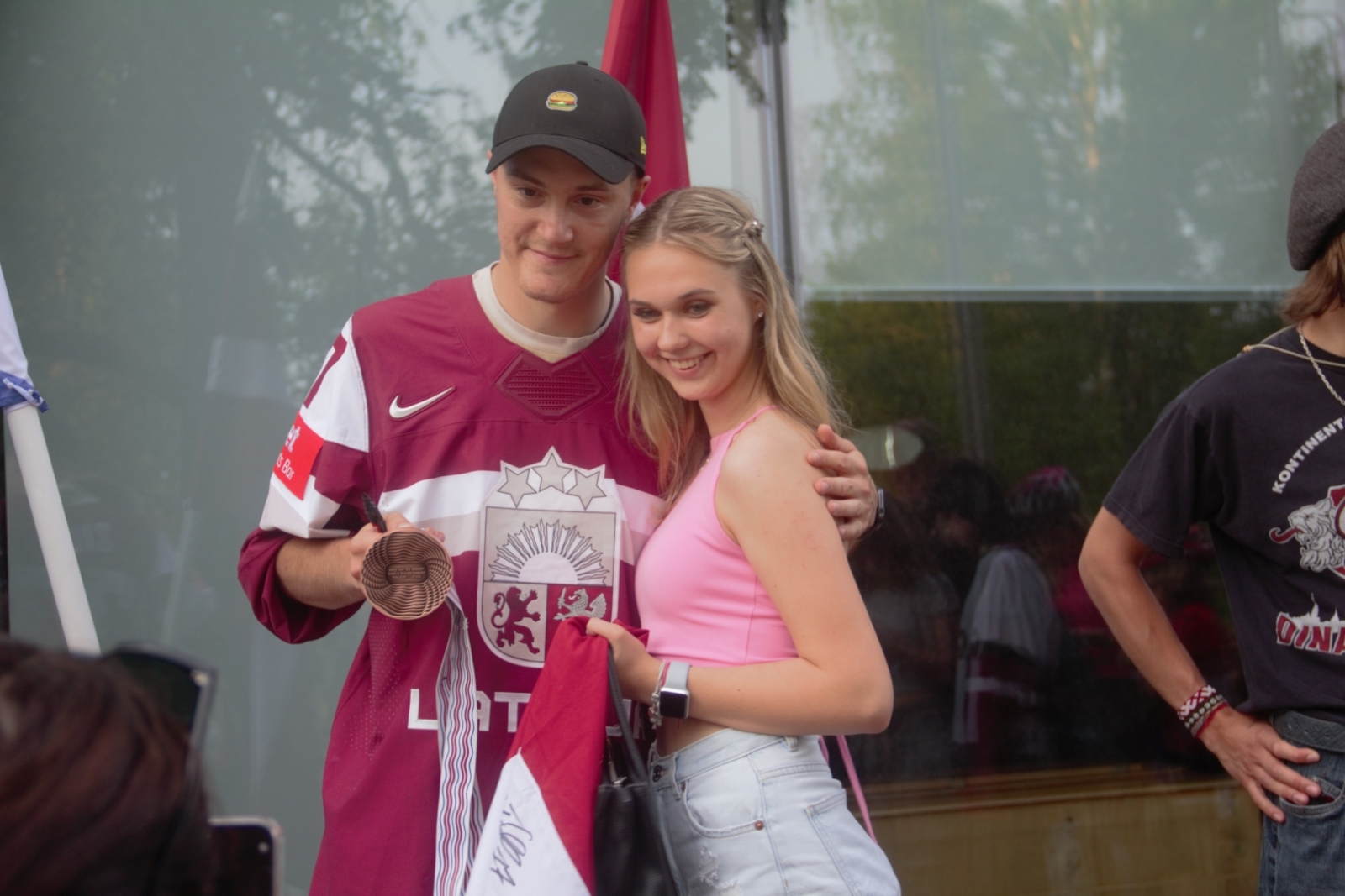 Kristaps Zīle ar līdzjutēju