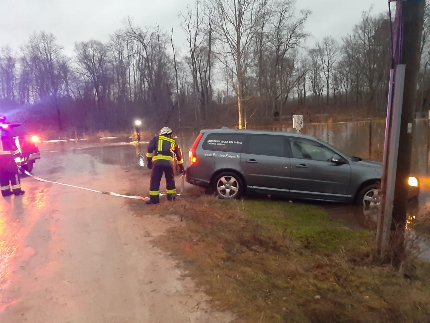 Strauji ceļoties ūdens līmenim Gaujā, applūdusi Nūrnieku iela un Strautkalnu ceļš; veikta iedzīvotāju evakuācija 7