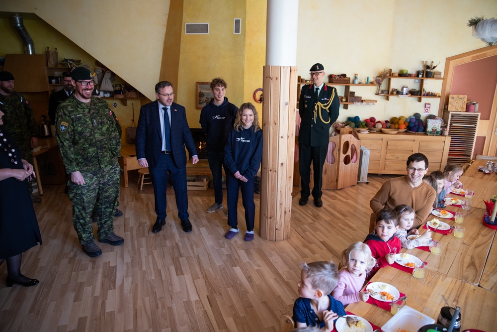 FOTO: Ādažu novadā vizītē ierodas Kanādas vēstnieks Braiens Svorks