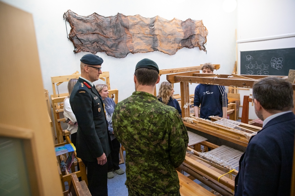 FOTO: Ādažu novadā vizītē ierodas Kanādas vēstnieks Braiens Svorks