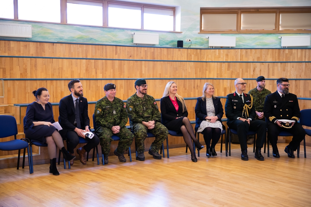 FOTO: Ādažu novadā vizītē ierodas Kanādas vēstnieks Braiens Svorks