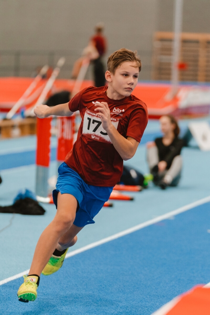 Edvards Krūms uzvar Latvijas ziemas čempionātā pieccīņā U-14 vecuma grupā