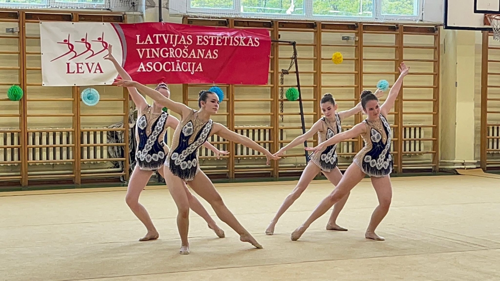 Ādažu komandām godalgotas vietas Rīgas atklātajā čempionātā estētiskajā vingrošanā