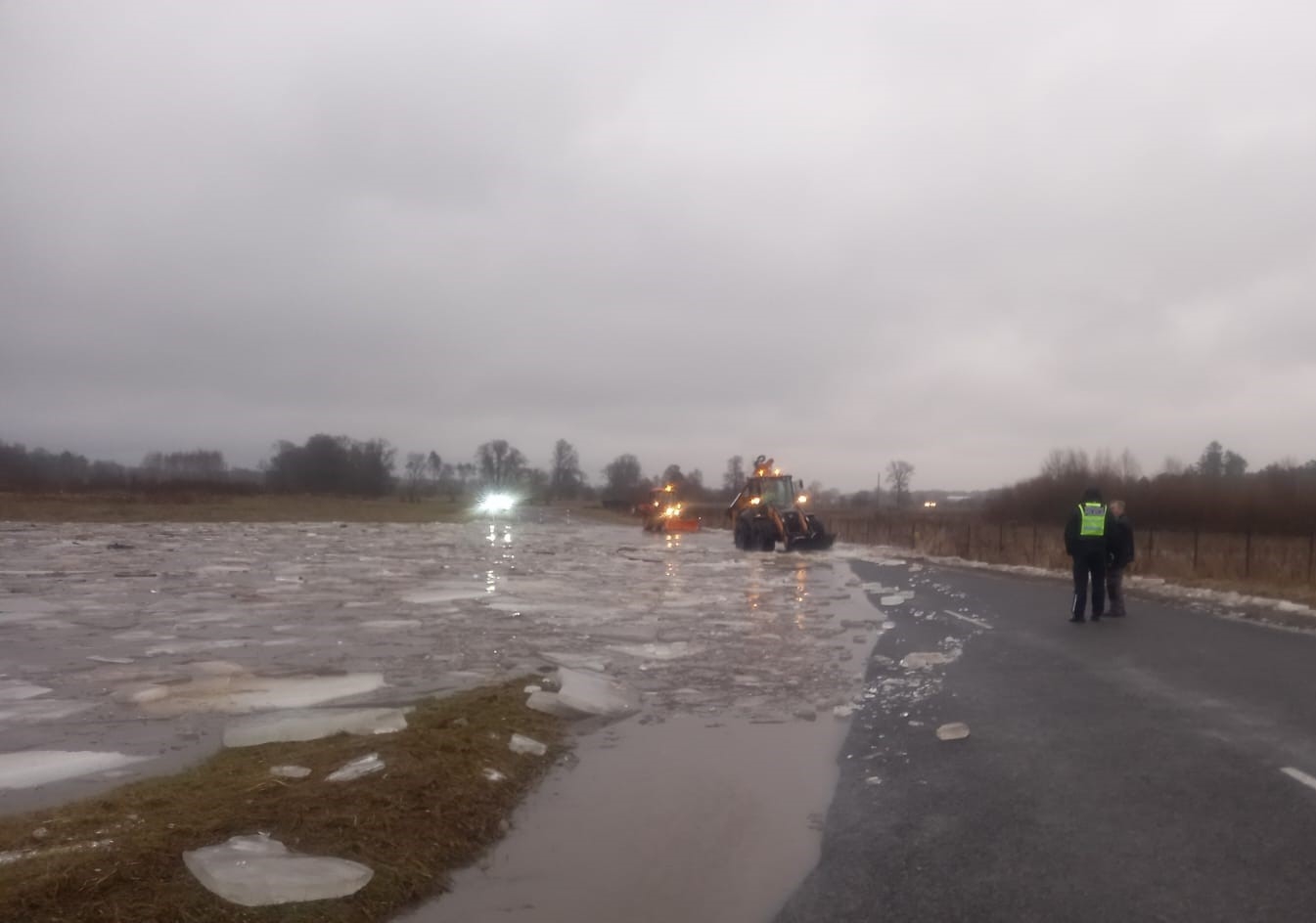 Strauji ceļoties ūdens līmenim Gaujā, applūdusi Nūrnieku iela un Strautkalnu ceļš; veikta iedzīvotāju evakuācija 1