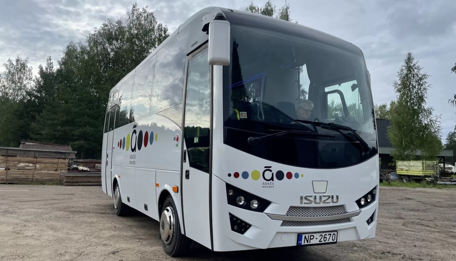 Skolēnu autobuss Ādažos