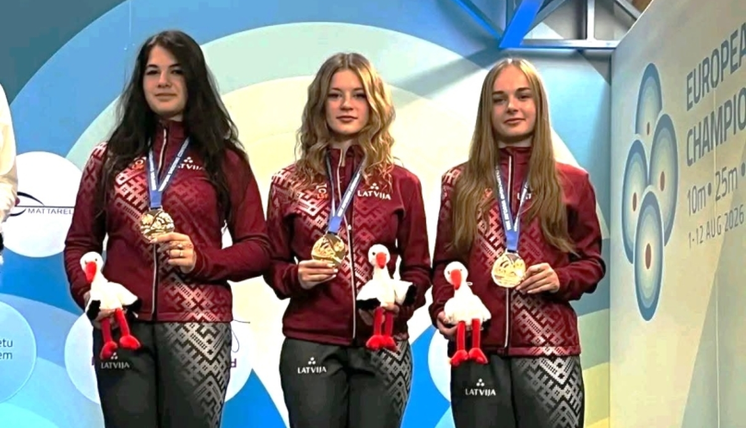 Līva Krūmiņa (no labās)