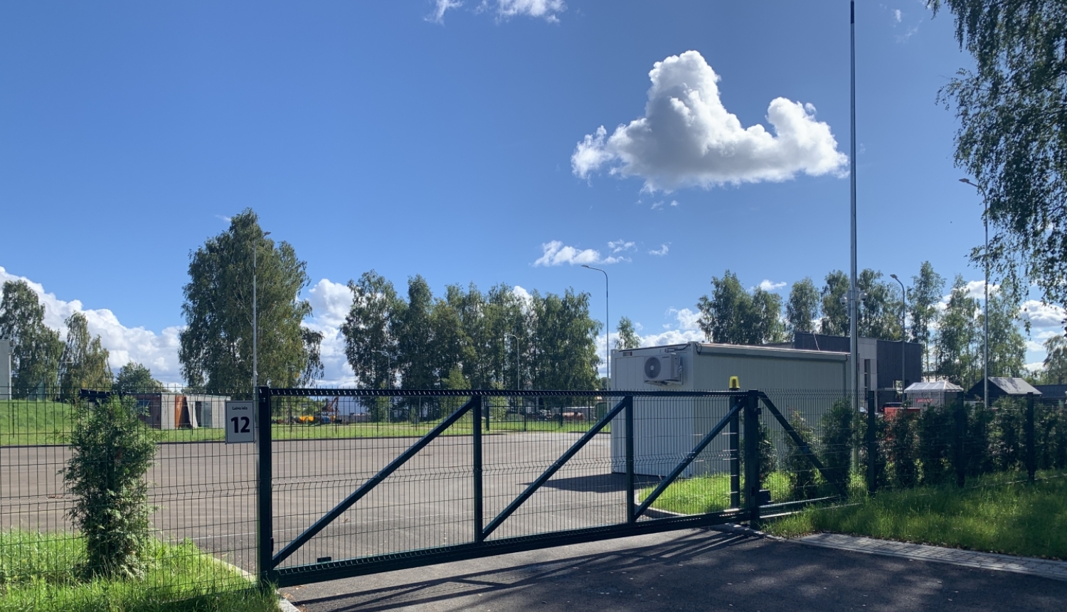 Šķiroto atkritumu laukums Laivu ielā 12, Carnikavā