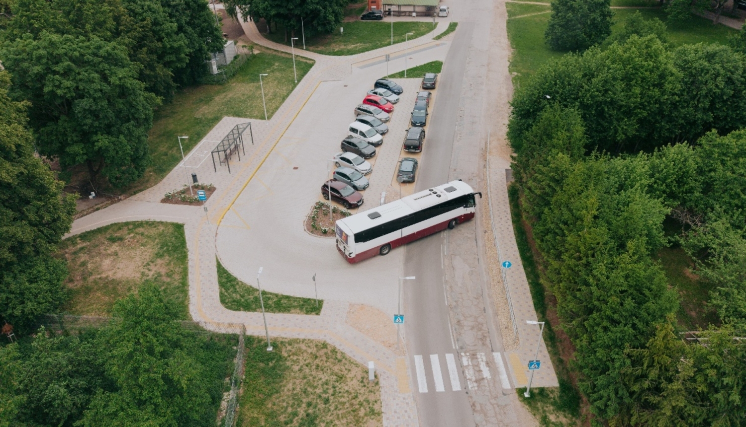 Mobilitātes punkts pie stacijas - autobusa pietura