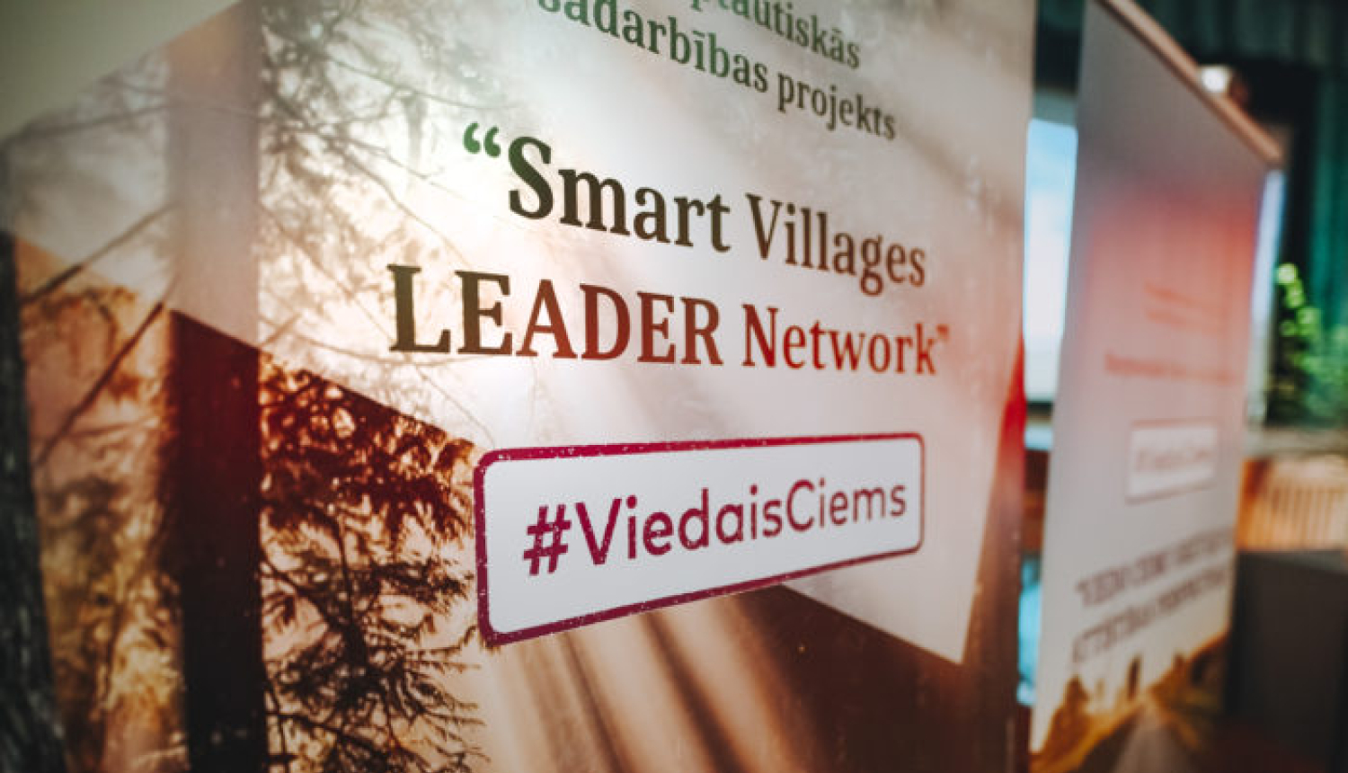 viedais ciems plakāts