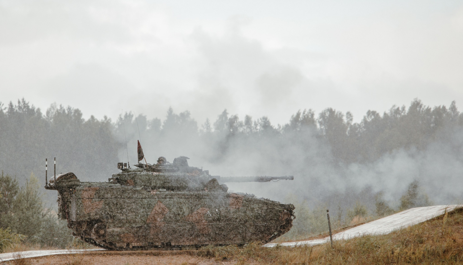 tanks šauj2