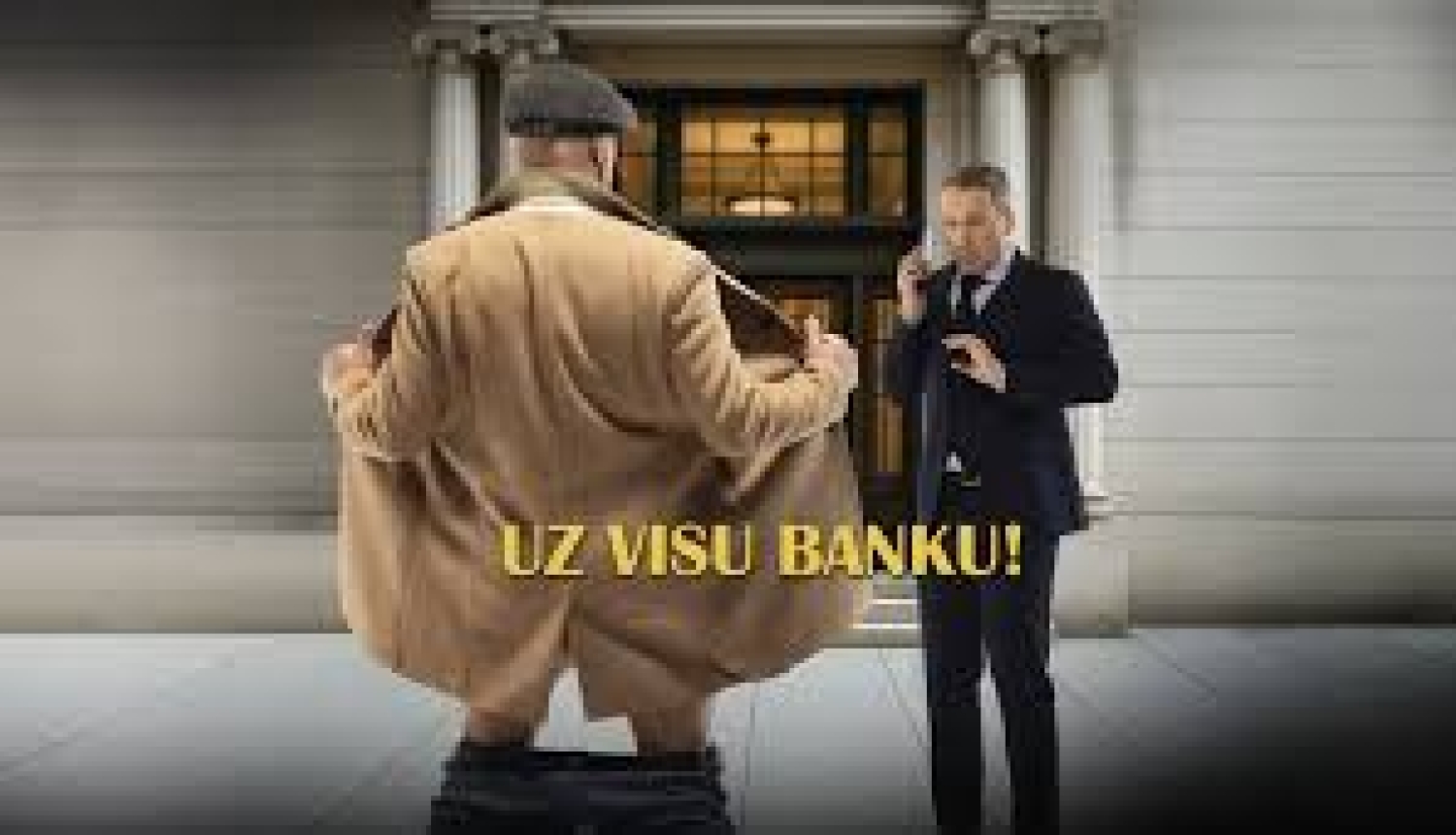 Divi vīrieši, viens ar atvērtu mēteli