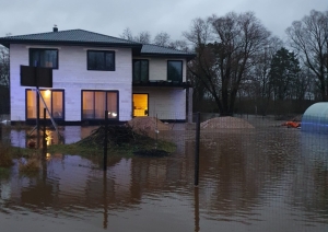 Strauji ceļoties ūdens līmenim Gaujā, applūdusi Nūrnieku iela un Strautkalnu ceļš; veikta iedzīvotāju evakuācija 5