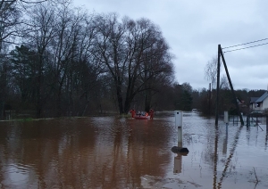 Strauji ceļoties ūdens līmenim Gaujā, applūdusi Nūrnieku iela un Strautkalnu ceļš; veikta iedzīvotāju evakuācija 4