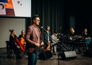 Foto: Ojāra Vācieša literāro prēmiju dzejā saņem Henriks Eliass Zēgners 5