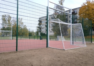 Izveidots jauns sporta laukums un gājēju celiņš
