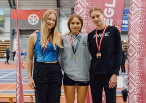 Ādažu jaunie vieglatlēti no Latvijas čempionāta Kuldīgā pārved trīs medaļas, Patrīcija Janule kļūst par čempioni