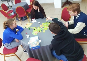 Jaunieši un carcassone