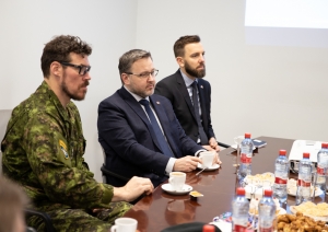 FOTO: Ādažu novadā vizītē ierodas Kanādas vēstnieks Braiens Svorks