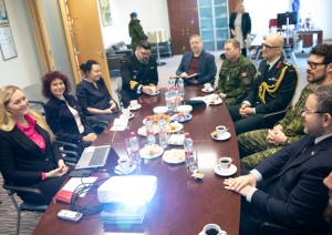 FOTO: Ādažu novadā vizītē ierodas Kanādas vēstnieks Braiens Svorks