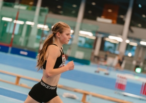 Laura Ozola izcīna Latvijas čempiones titulu 2000 metru kavēkļu skrējienā U-18 grupā
