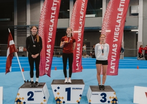 Laura Ozola izcīna Latvijas čempiones titulu 2000 metru kavēkļu skrējienā U-18 grupā