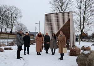 Priekšsēdētāja Karīna Miķelsone apmeklē jauno pirmsskolas izglītības iestādi Salaspilī, lai izzinātu labās prakses piemērus, plānojot Ādažu jauno pirmsskolas izglītības iestādi