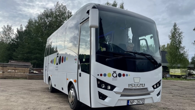 Skolēnu autobuss Ādažos