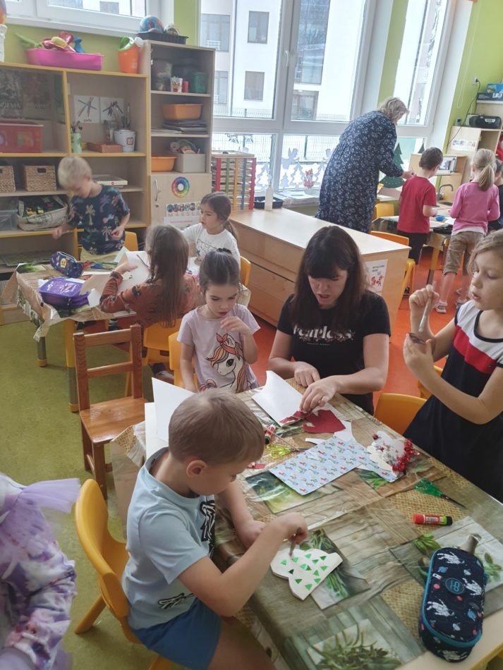 Bērnudārzā “Riekstiņš” svētku gaidīšanas laikā vecāki iejūtas bērnu lomās un aktīvi iesaistās Ziemassvētku aktivitātēs
