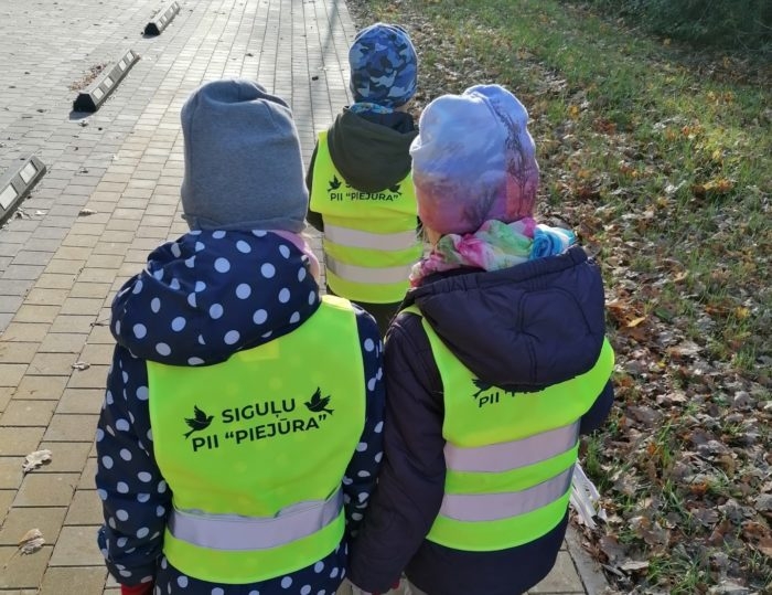 Siguļu pirmsskolas izglītības iestādes “Piejūra” bērni tagad kļuvuši pamanāmāki arī uz ielām
