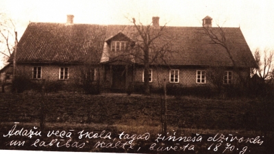 Foto: 1870.gadā celtā Ādažu pamatskola (tagadējā Attekas ielā).