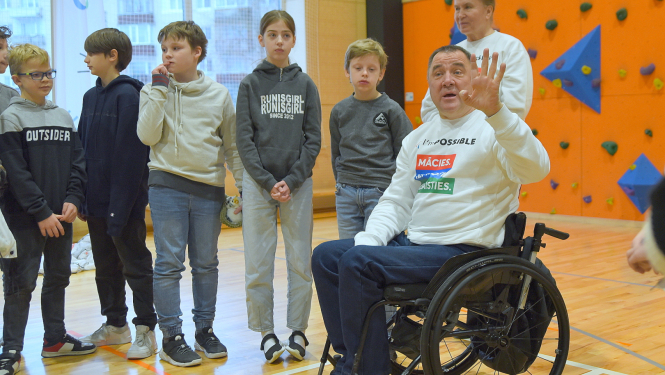 Aigars Apinis, Ādažu vidusskola - sākumskola