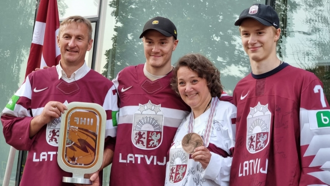 Uldis Zīle, Kristaps Zīle, Kristīne Zīle, Zigmārs Zīle