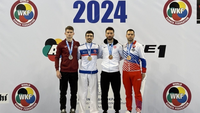 Artūrs Stepanovs, pirmais no kreisās