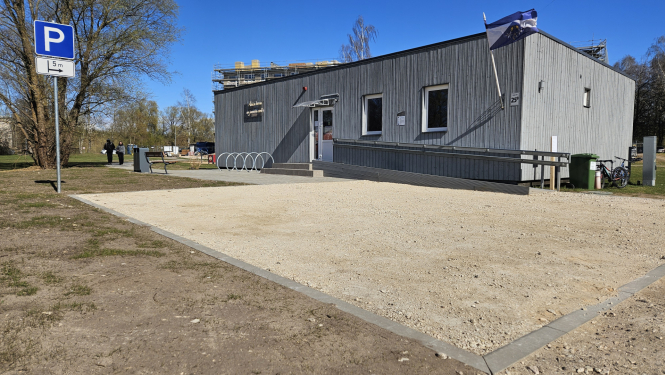 bērnu un jauniešu centrs ādažos_jaunais stāvlaukums_velostatīvi