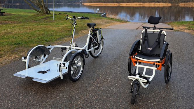 Pārgājienu ratiņkrēsla Joëlette Finisher un ratiņkrēsla transportēšanas velosipēda Van Raam Velo Plus