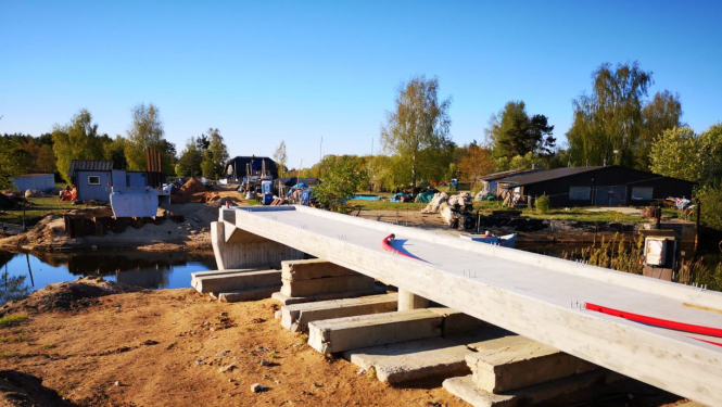 Atsākta tiltiņa pār Vecgauju būvniecība