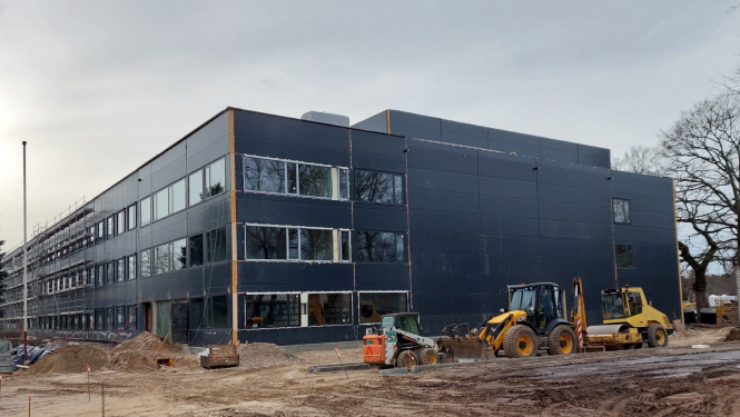 Turpinās Carnikavas pamatskolas pārbūves un paplašināšanas darbi