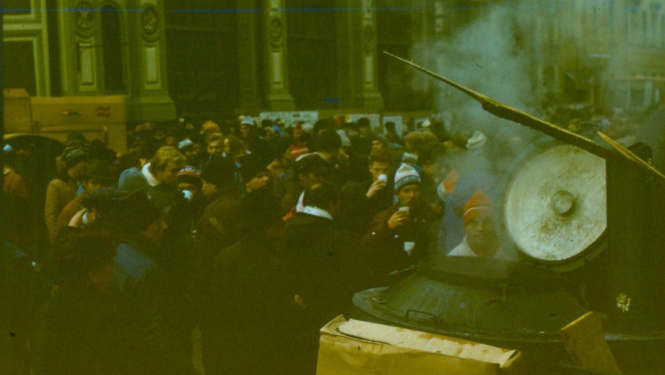 barikādes, cilvēki pūlī