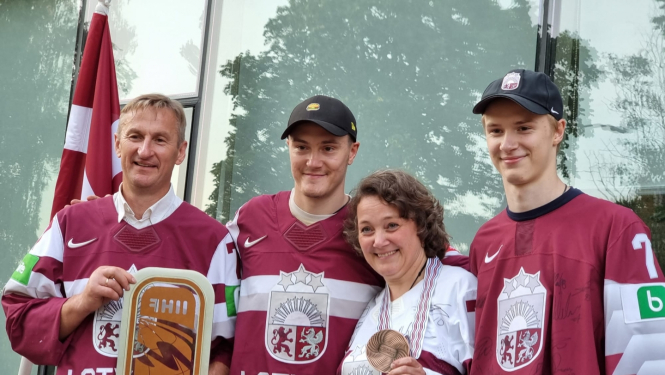 Uldis Zīle, Kristaps Zīle, Kristīne Zīle, Zigmārs Zīle