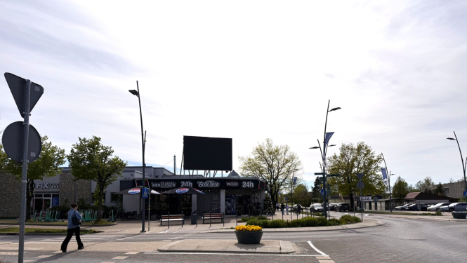 Ādaži_pilsēta_aplis pie ziedu veikala