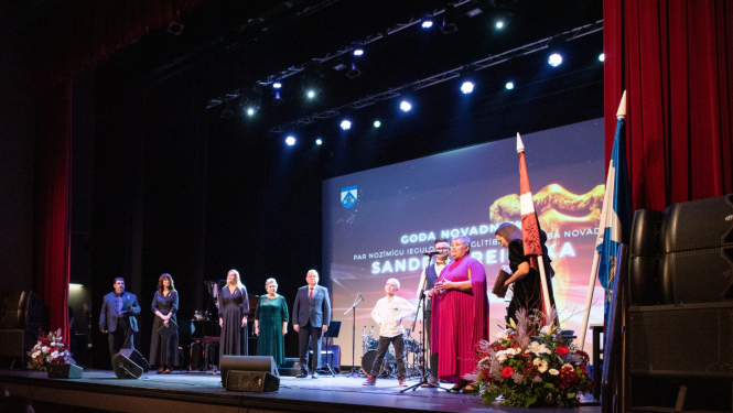 Uzrunu teica 2024. gada Ādažu novada "Goda novadniece" Sandra Breidaka. Foto: Ieva Ābele