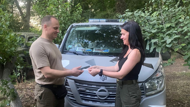 nodot UKR pelēko busu