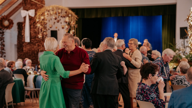 Senioru dejo Ziemassvētku pasākumā