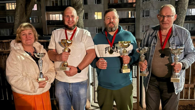 Zoles kauss, top3 un dāma